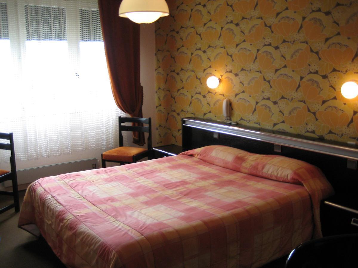 Hotel Bellevue De Tradition Familiale Morcenx Rom bilde