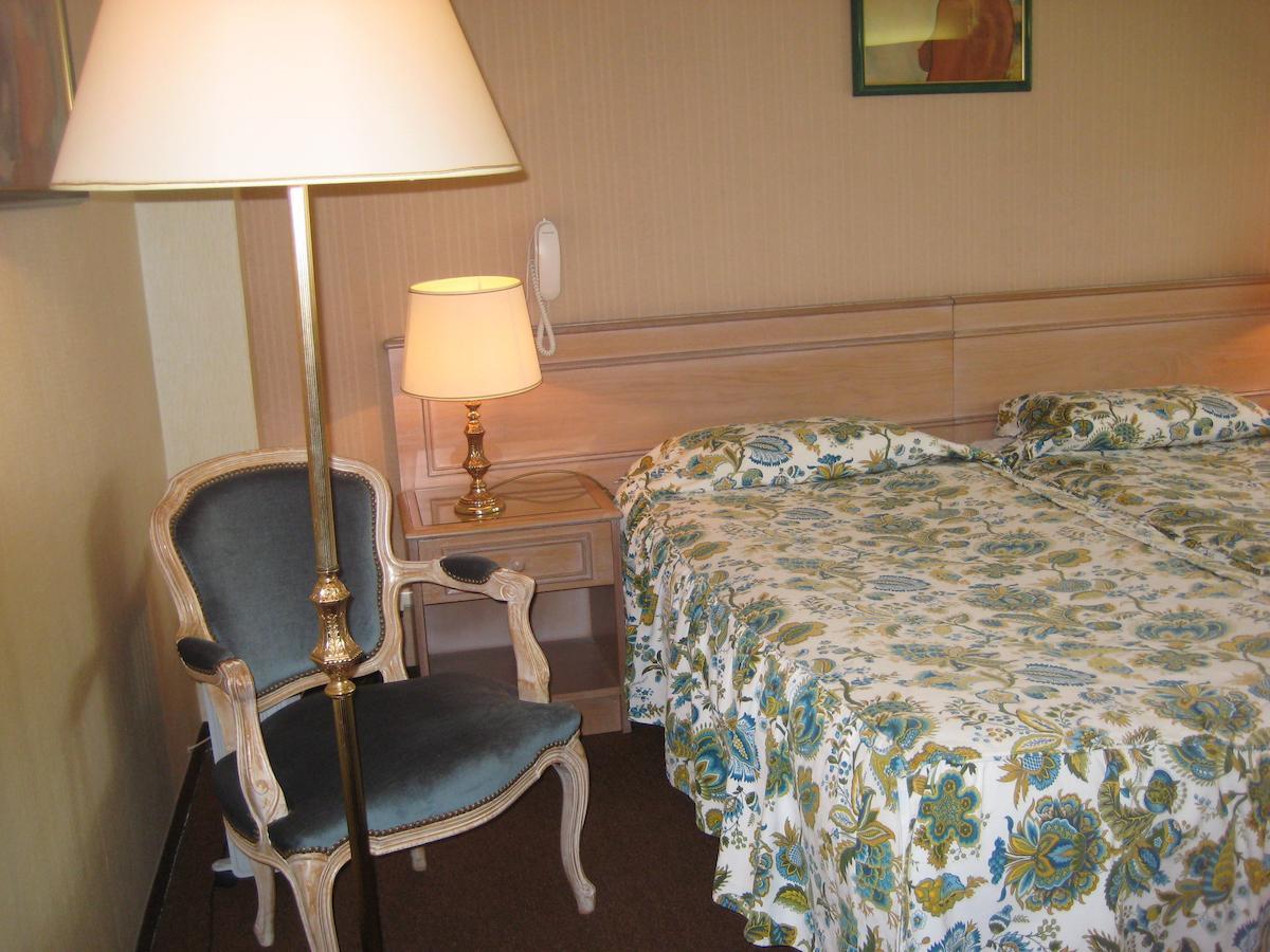 Hotel Bellevue De Tradition Familiale Morcenx Rom bilde