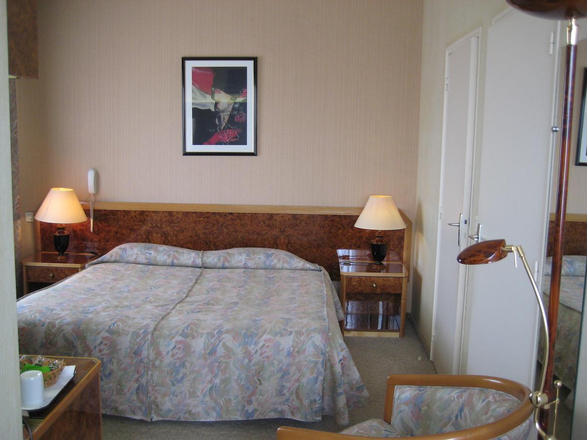 Hotel Bellevue De Tradition Familiale Morcenx Rom bilde